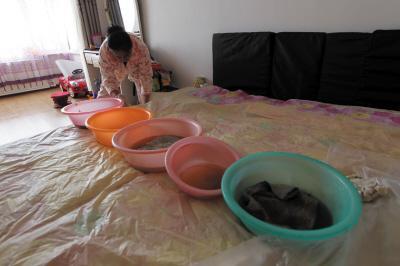 南乐楼上漏水，住户失联，小区没物管，业主维权难！律师来支招……
